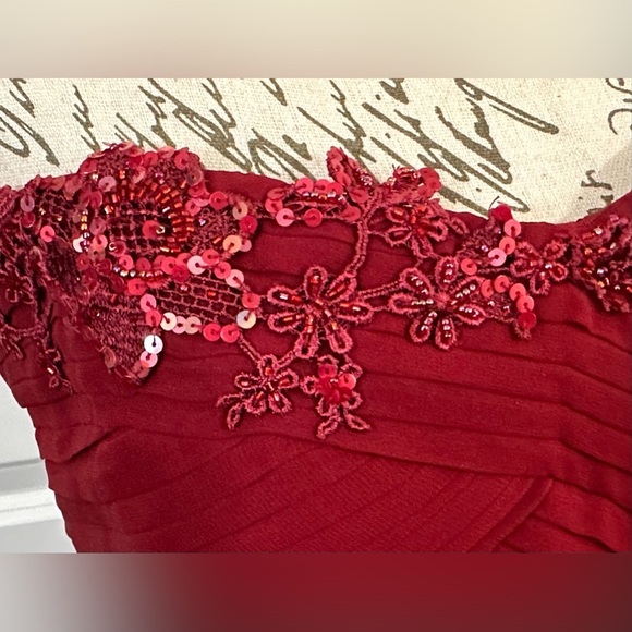 👗Elegant Burgundy Chiffon Layered Formal Gown with Silk Lining -👗 - Picture 4 of 15